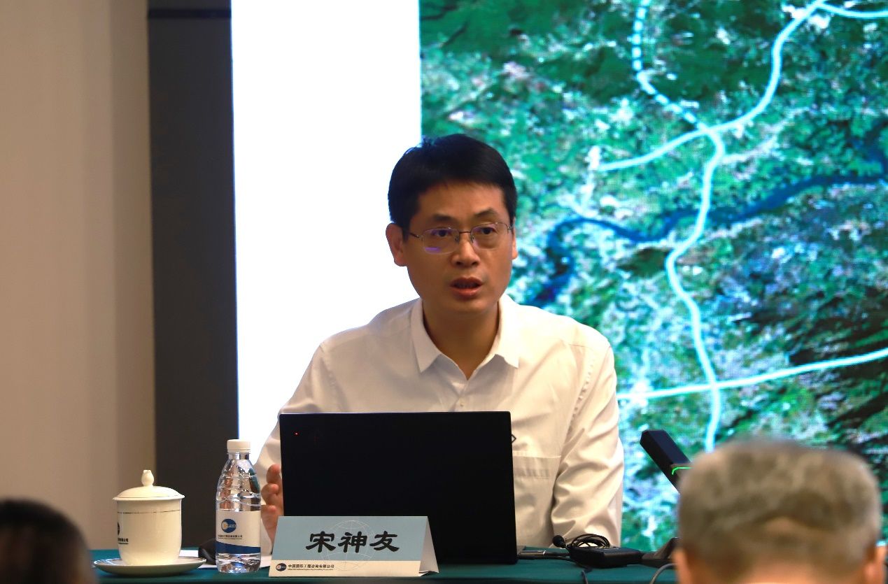 廣東省公路建設有限公司副總經(jīng)理，原深中通道管理中心主任、總工程師宋神友作專題講座